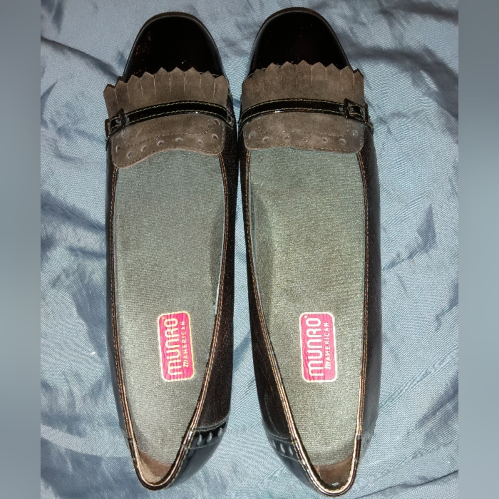 Women's dark brown suede & patent leather Munro American 9.5 - NWOT